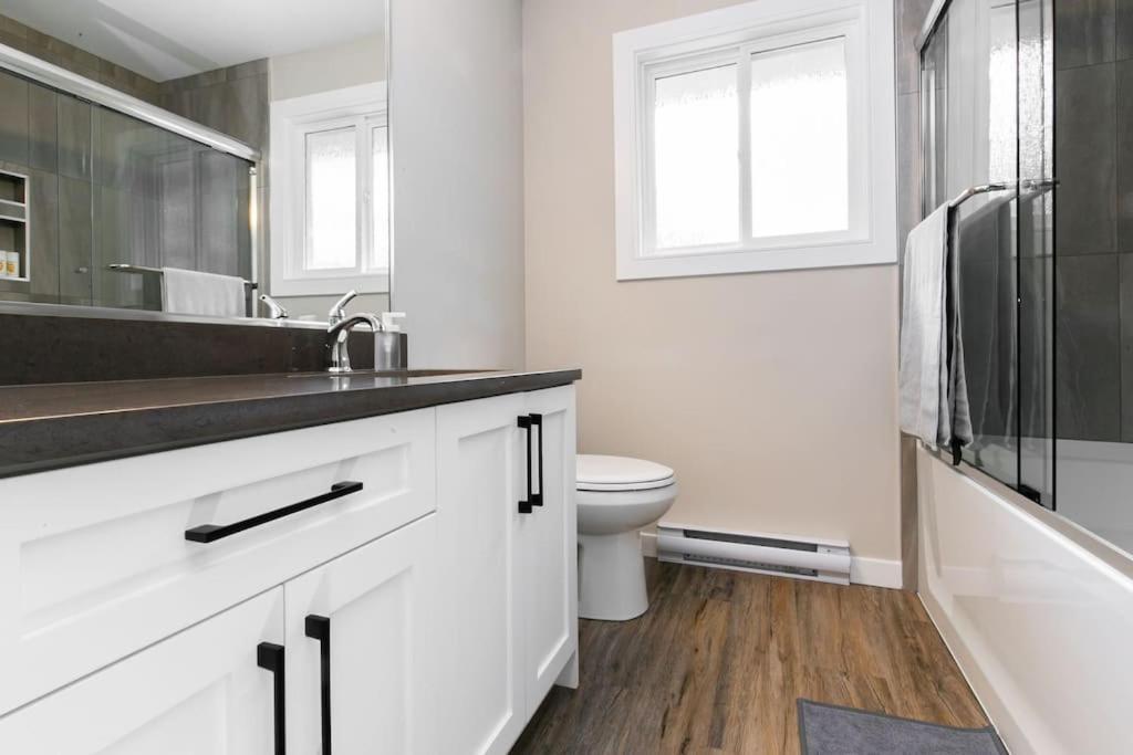 Newly Renovated 3 Bedroom *