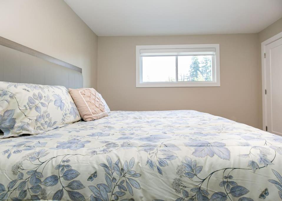 Newly Renovated 3 Bedroom Apartment